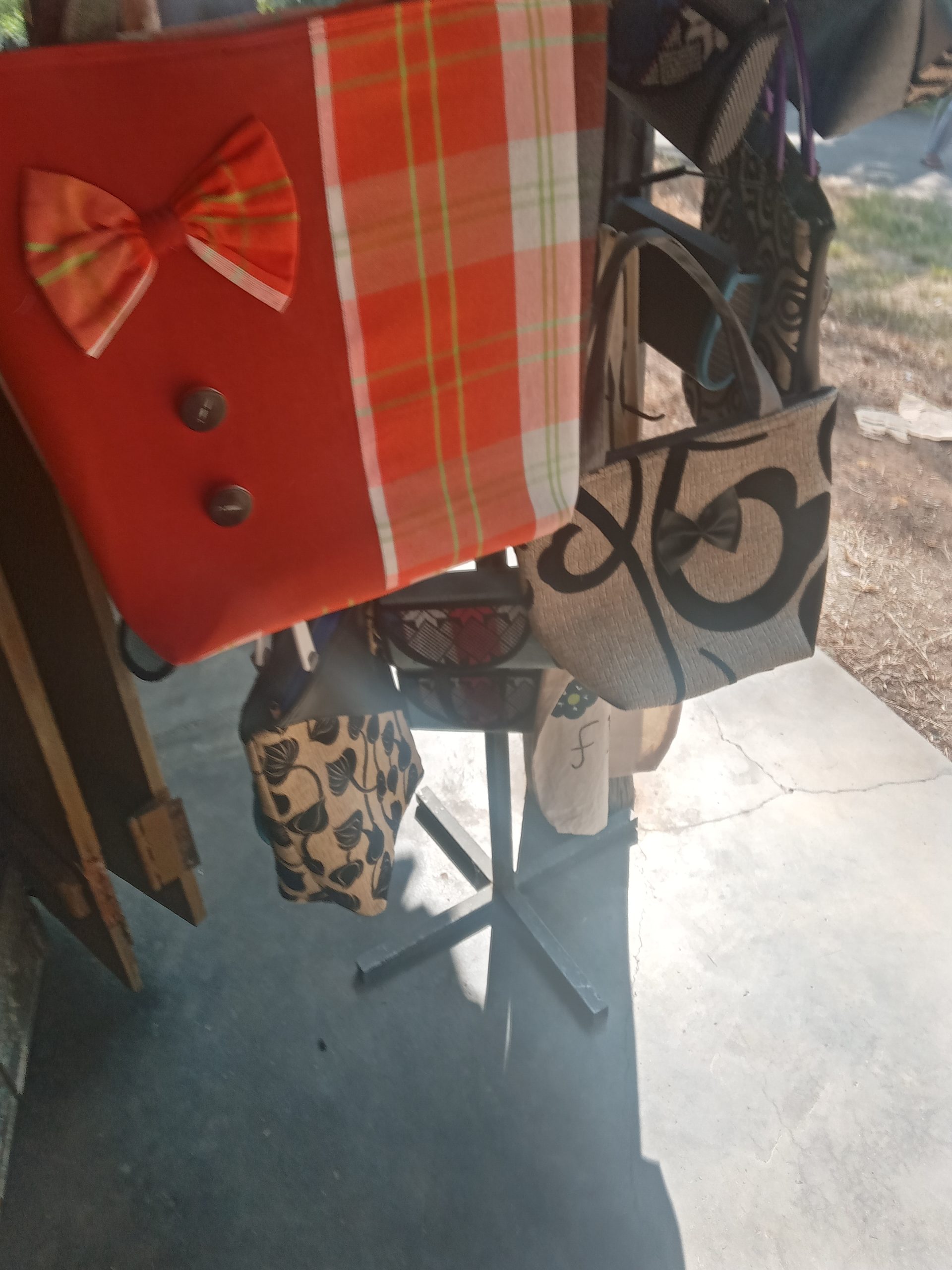 නිමි අැදුම්