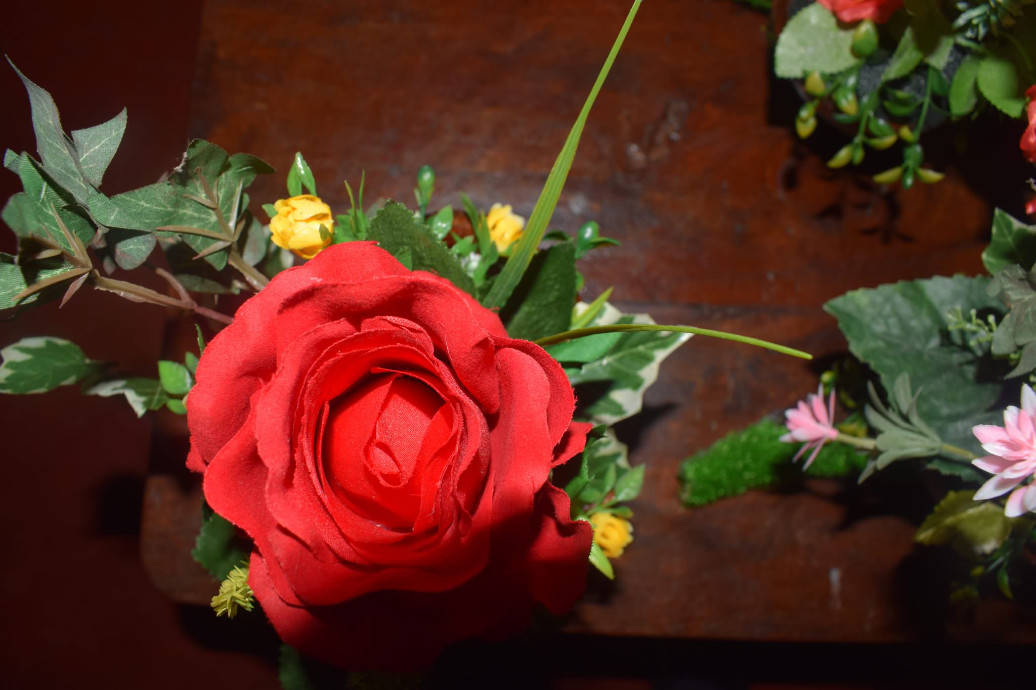 SASHINI ARTIFICIAL FLOWERS