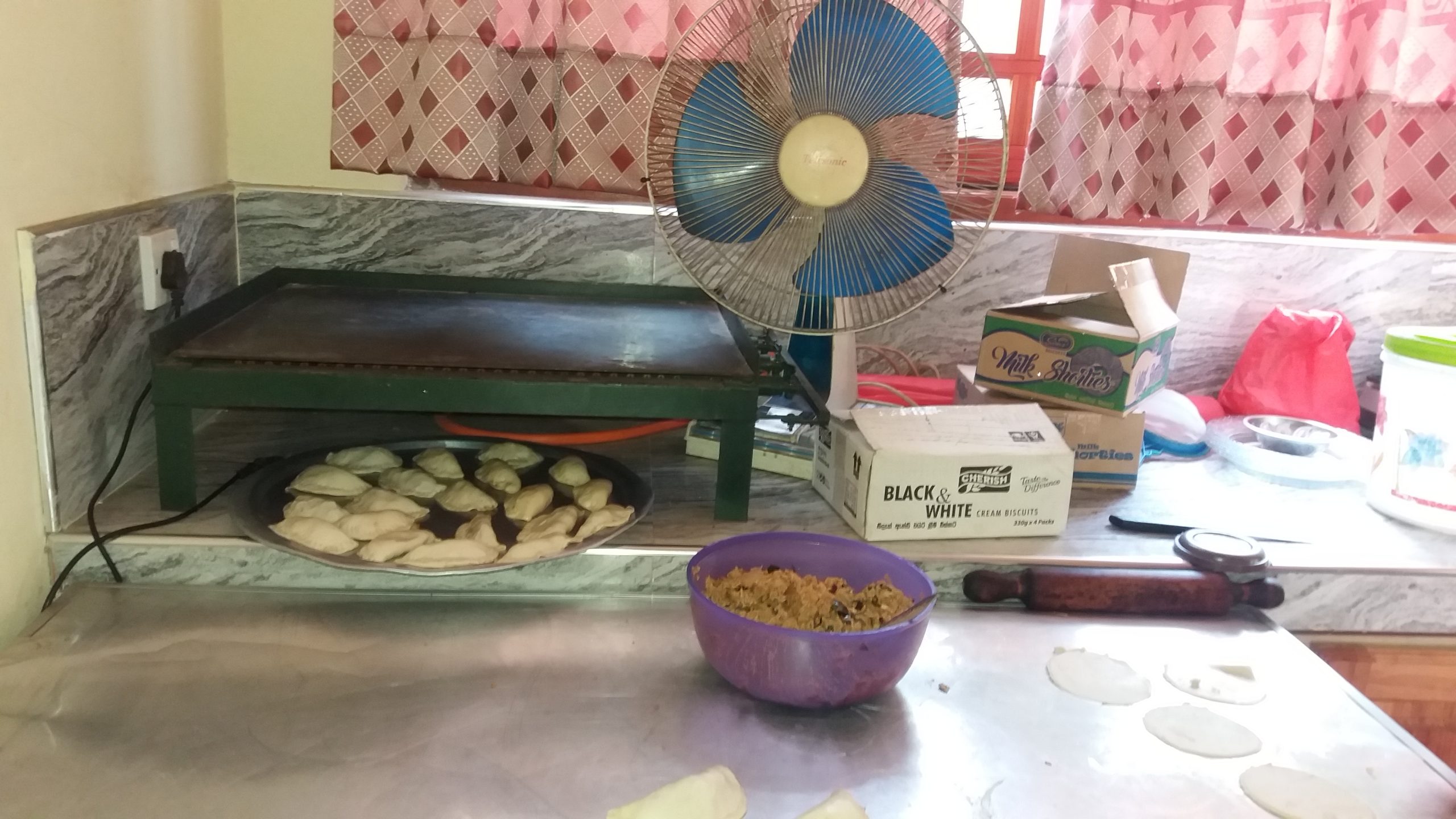 වරුණ තේ පැන් හල