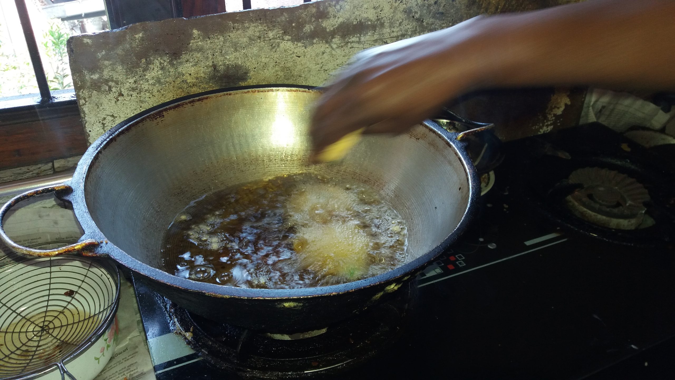 වරුණ තේ පැන් හල