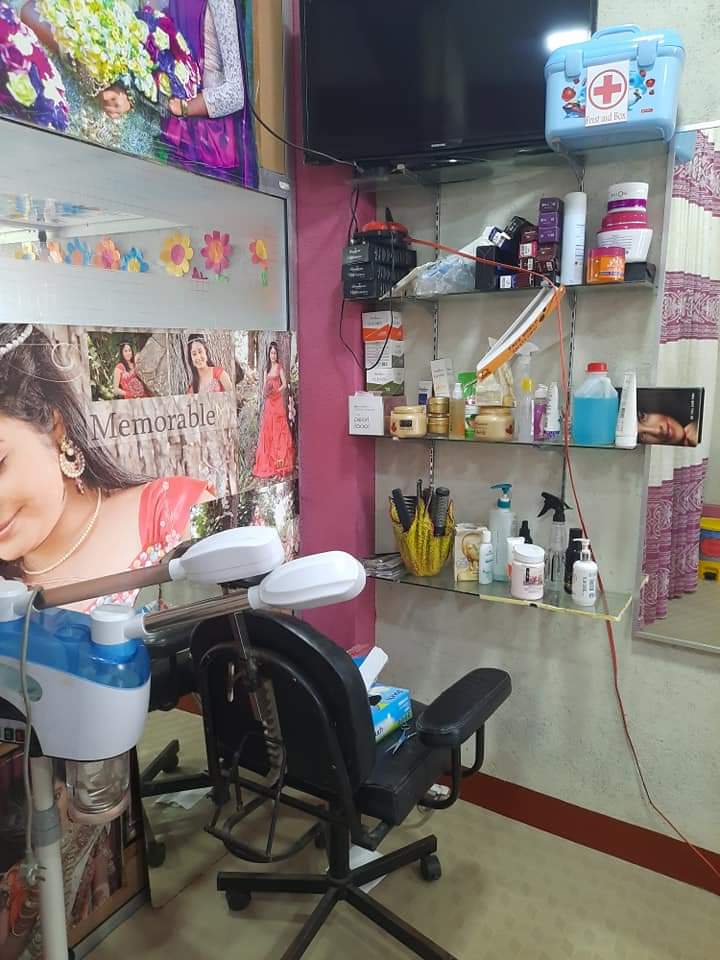 "ගයේෂා බියුටි සැලෝන්"
