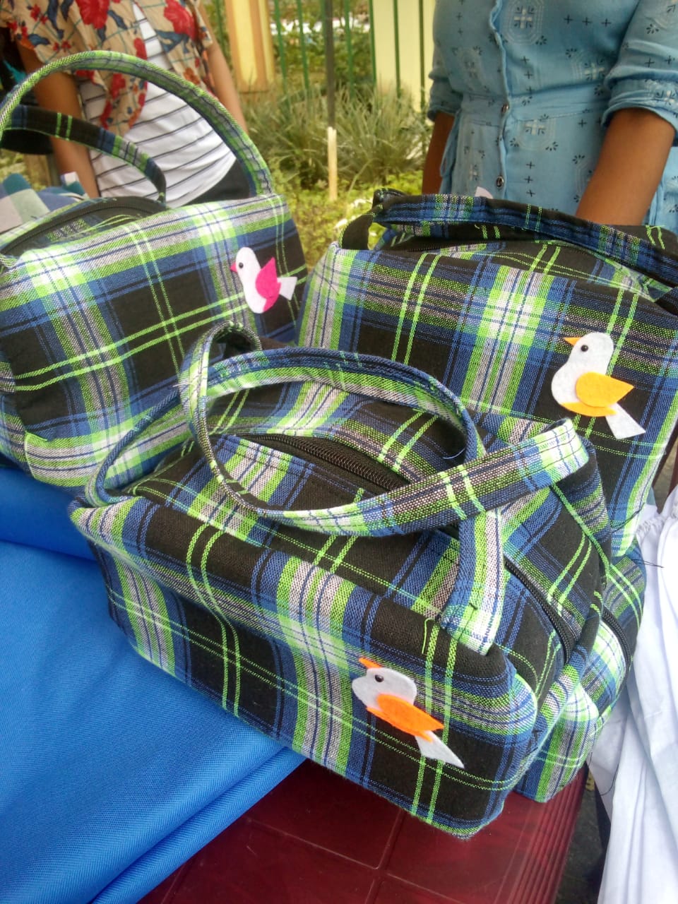 මධු බෑග් හා නිමි ඇඳුම්