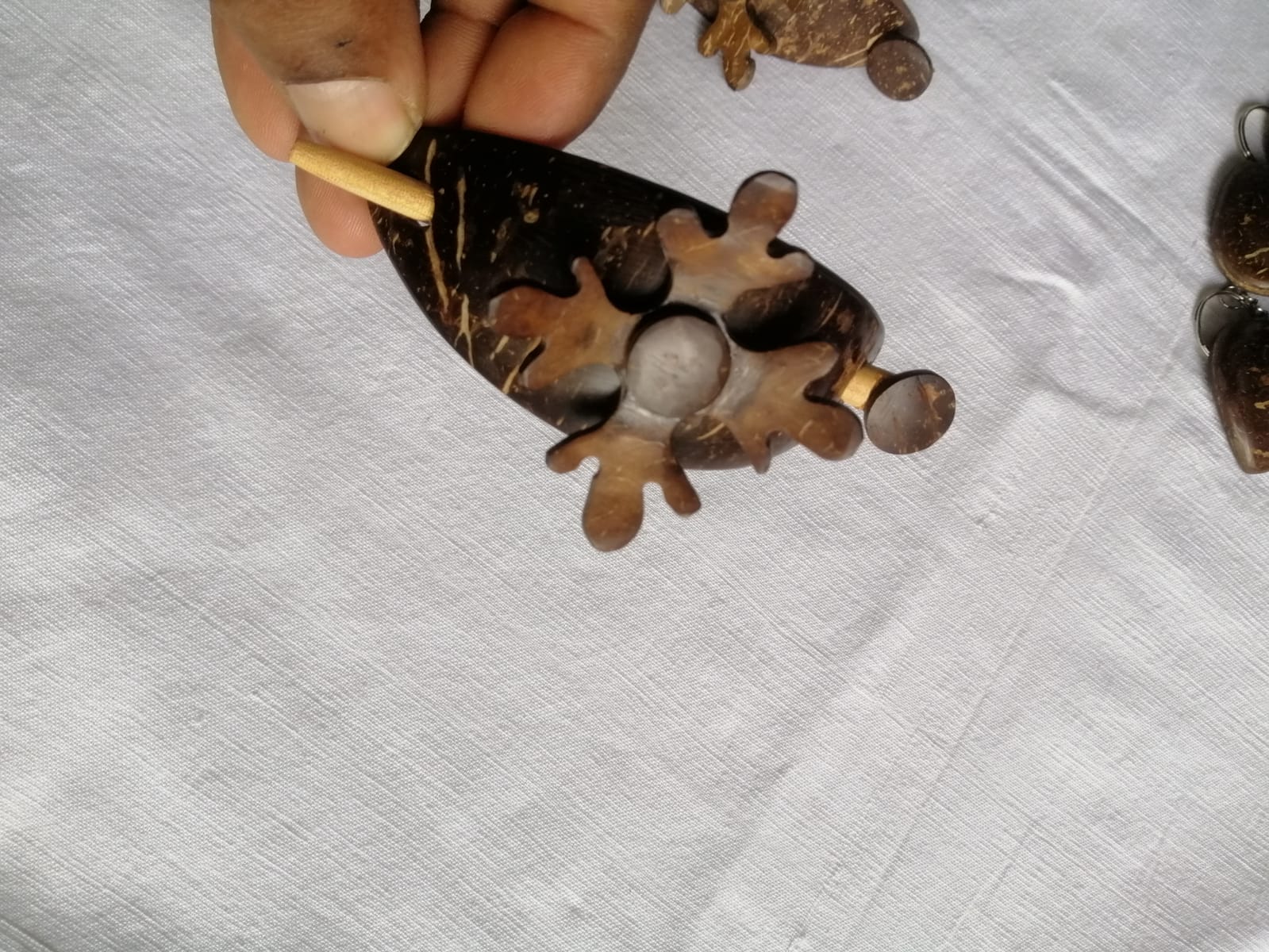 පොල් කටු ආශ්රිත නිර්මාණ
