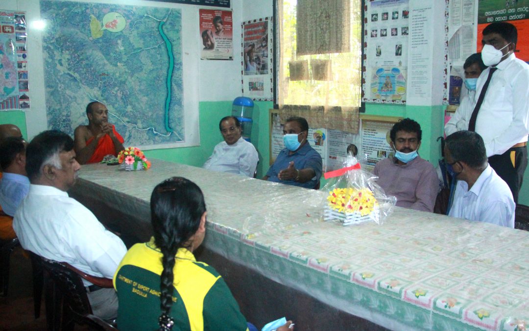 අක්‍රීය තත්වයේ පවතින සුදු ගම්මිරිස් වගාව යළි පටන් ගැනීමේ අරමුණින් සුදු ගම්මිරිස් ගොවීන් සමඟ විශේෂ සාකච්ඡාවක්