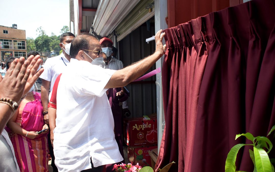 වැලිමඩ නගරයේ පදික වෙළඳාම විධිමත් කිරීමේ අරමුණින් ප්‍රාදේශීය සභාවේ සංකල්පයට අනුව ඉදිකළ පදික වෙළෙඳ කුටි 61ක් මහජන අයිතියට