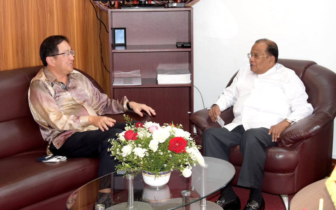 මැලේසියානු ශ්‍රී ලංකා මහකොමසාරිස් ටැන් යැං තායි (Tan Yang Thai) මහතා සමග ඌව පළාත් ආණ්ඩුකාරවර කාර්යාලයේදී සුහද පිළිසඳරකට එක් විය.