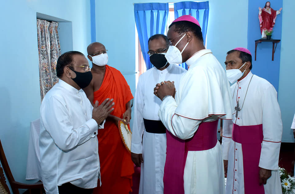 ශ්‍රී ලංකාවේ වතිකානු අපෝස්තලික තානාපති අති උතුම් බ්‍රයන් උඩෙයිග්වේ (Rev. Dr.Brian Udaigwe) හිමිපාණන් සමග සුහද හමුවක්