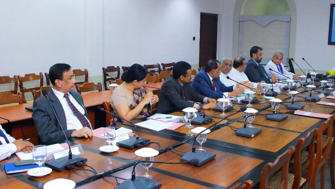 පළාත් පාලන ආයතන වල ඉදිරි කටයුතු සිදුකිරීම හා පවත්වාගෙන යාම පිළිබඳව අග්‍රාමාත්‍ය දිනේෂ් ගුණවර්ධන මහතා සහ ආණ්ඩුකාරවරුන් අතර සාකච්ඡාවක්