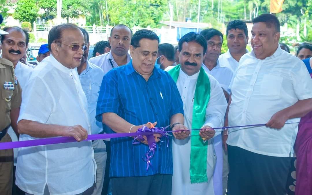 හාලිඇල නගරයේ සතිපොළ සදහා අළුතින් ඉදිකළ පොළ භුමි ගොඩනැගිල්ල ජනතා අයිතියට පත්කිරීම