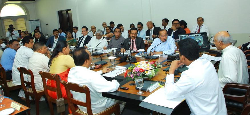 පළාත් සභා සහ පළාත් පාලන ආයතන ආශ්‍රිත කටයුතු සහ ඉදිරි සංවර්ධන කටයුතු සම්බන්ධයෙන් අරලියගහ මන්දරයේදී පැවති සාකච්ඡාව