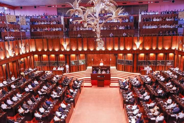 ශ්‍රී ලංකා ප්‍රජාතාන්ත්‍රික සමාජවාදී ජනරජයේ 10වන පාර්ලිමේන්තුවේ මංගල සැසිවාරය සඳහා සහභාගි වූ අවස්ථා