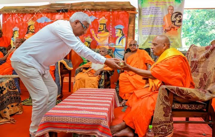 ඌව අමරපුර මහා නිකායේ ප්‍රධාන අධිකරණ සංඝනායක ශ්‍රී සන්නස් පත්‍රය ප්‍රදානය