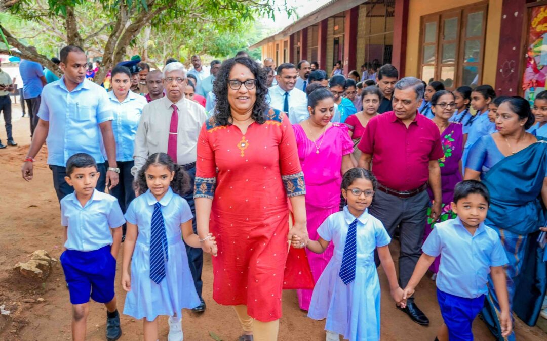 මොණරාගල දිස්ත්‍රික්කයේ පාසල් සඳහා අවශ්‍ය සුහුරු පුවරු ( Smart Board) ලබාදීමේ වැඩසටහන